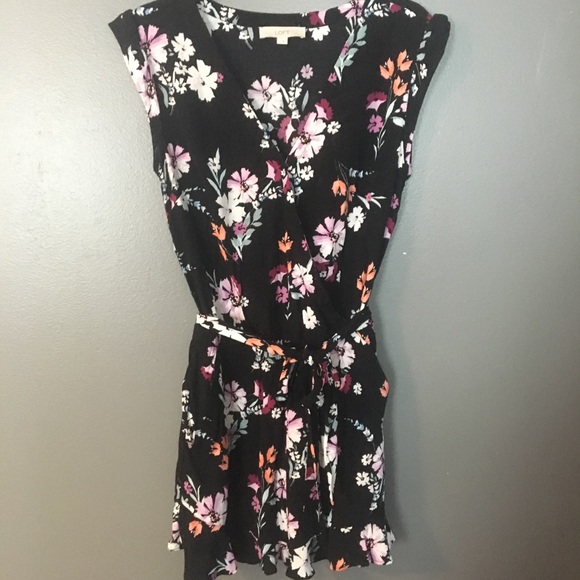 LOFT Pants - LOFT Flutter Shorts Romper Size Small